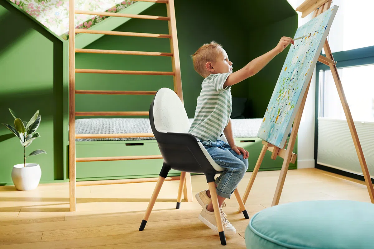 kk Kinderkraft FINIX Hochstuhl Baby ab 6 Monate bis 5 Jahre, Kinderhochstuhl 2in1 für ältere Kinder, Beine aus Holz, Verstellbare Rückenlehne Tablett Fußstütze, Stilvolles Design, Grau